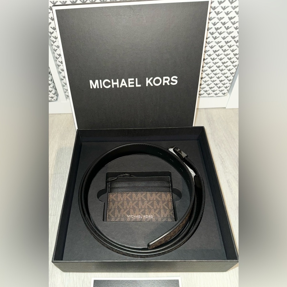 New Michael Kors Men’s/Women’s Gift Set – Belt & Card Holder – New in Box